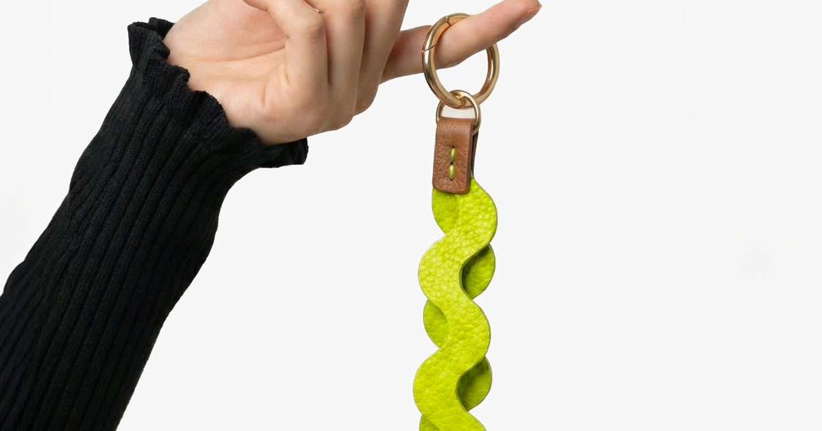 Fluo Green Wavy Keychain – Womads